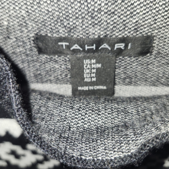 So soft Tahari Black and White Star Sweater (M) - Picture 3 of 4